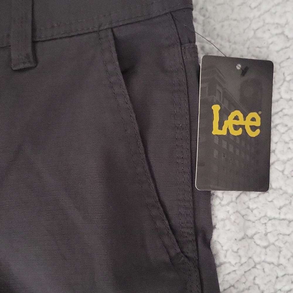 Lee Men's Dark Cargo Shorts - Picture 2 of 5